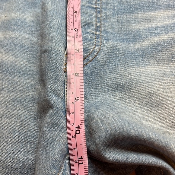 Levi's wedgie Skinny jeans with busted knee light wash Size 26 Button Fly - Picture 11 of 12